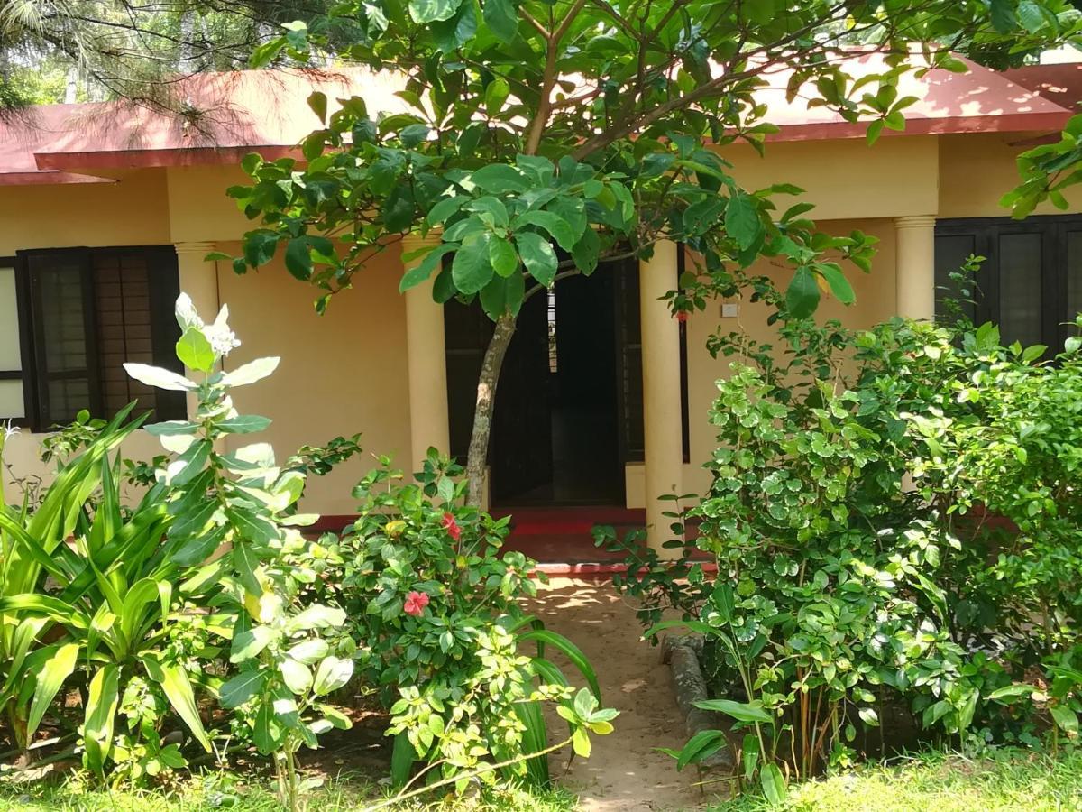 Sukriti Beach Resort Varkala Exterior foto