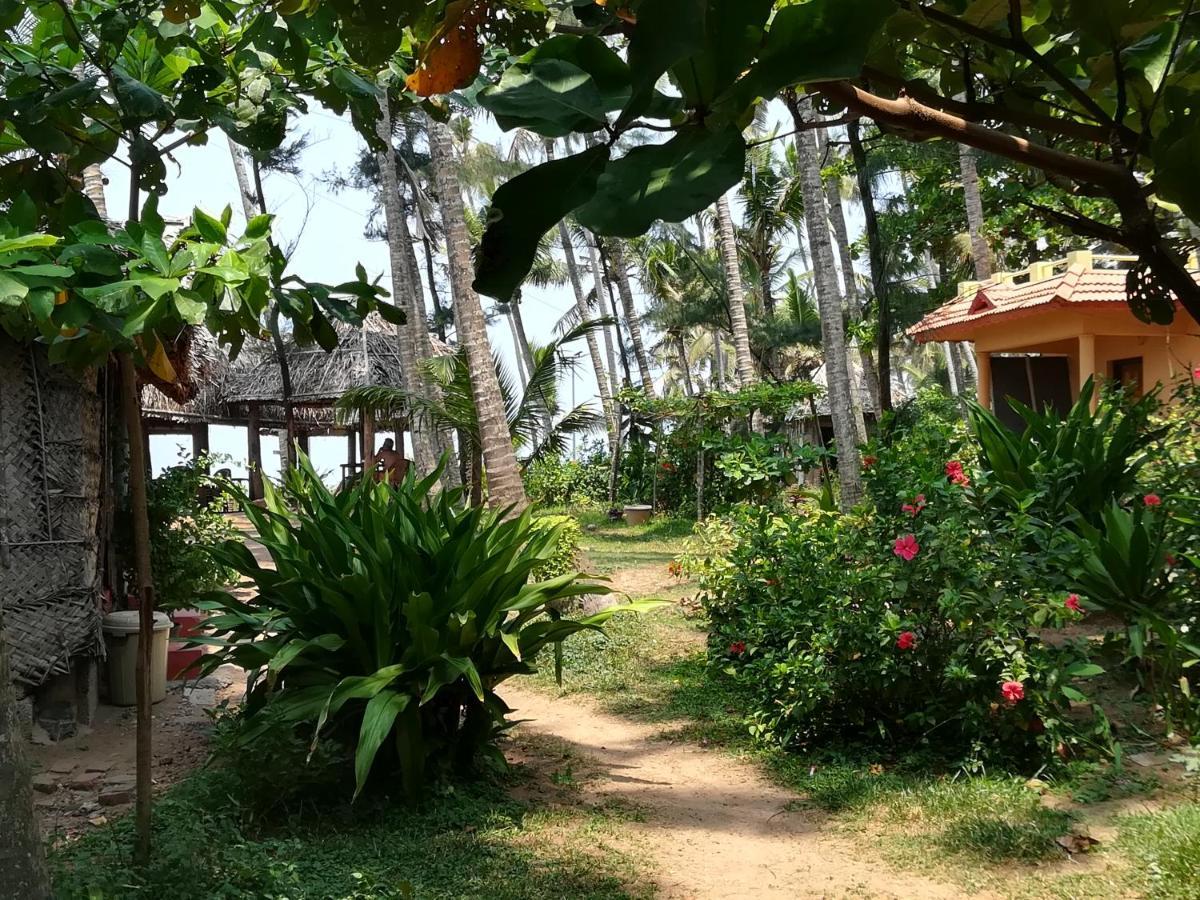 Sukriti Beach Resort Varkala Exterior foto