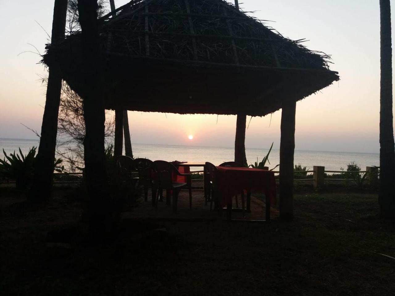 Sukriti Beach Resort Varkala Exterior foto